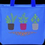 mes herbes aromatiques Motif de broderie machine de 3 jolis pots avec des herbes aromatiques et une belle arabesque cadre 13 x 18 / 20 x 30 Formats des fichiers PES,CSD,EXP,HUS,SHV,VIP,XXX,DST,PCS,JEF,VP3,SEW,EMB… Téléchargement immédiat