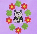 camée panda. Motif de broderie machine camée panda entouré de trèfles et de fleurs. cadre 10 x 10 / 13 x 18 /26 x 16. Formats des fichiers PES,CSD,EXP,HUS,SHV,VIP,XXX,DST,PCS,JEF,VP3,EMB… Téléchargement immédiat après votre paiement.