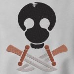 crâne pirate avec des couteaux